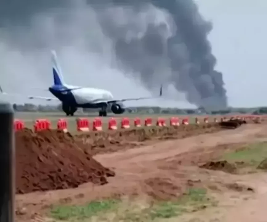 Hindistan’da Yolcu Uçağı Kalkıştan Hemen Sonra Yerleşim Alanına Düştü