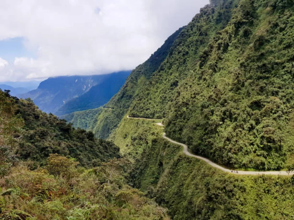 Dünyanın En Tehlikeli Yolu: Bolivya’daki Ölüm Yolu (Yungas Yolu)