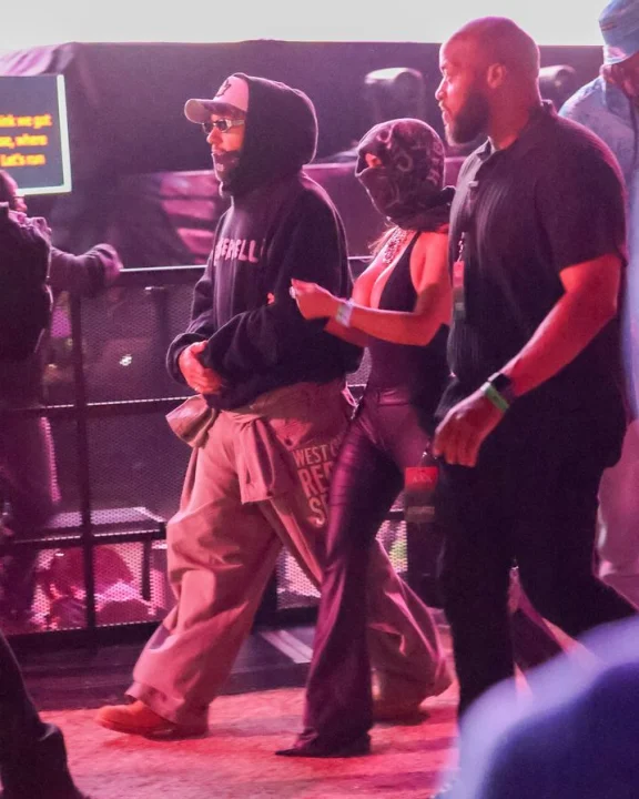 Kim Kardashian ve Lewis Hamilton Konserde Yüzlerini Gizledi