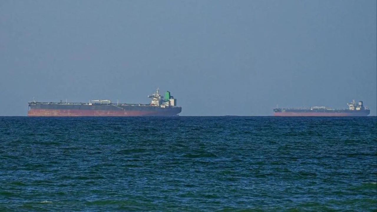 Hürmüz Boğazı’nda Belirsizlik: Gemiler Rotasını Çevirdi