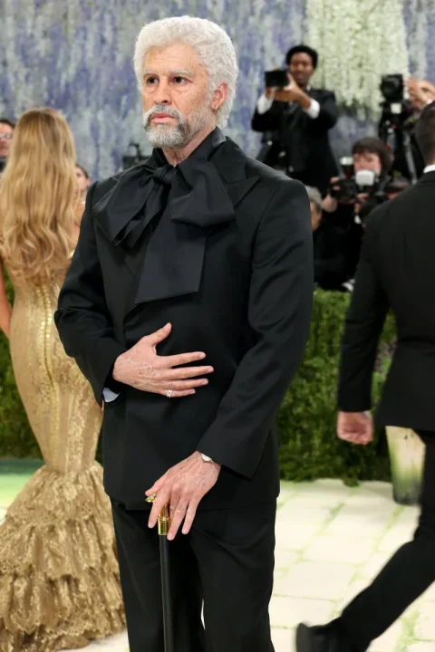 Bad Bunny Met Gala 2026’ya Damga Vurdu: Yaşlı Adama Dönüştü